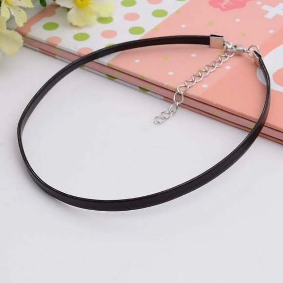 4/$15π Minimalist Black Choker - Picture 1 of 3